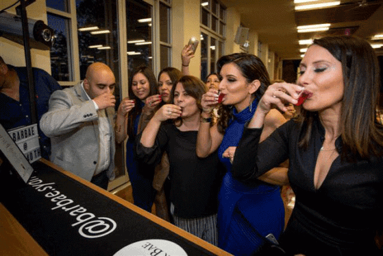 Jennis-bar-shots-559x373